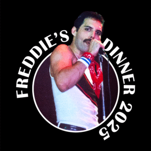 Freddie Mercury met een microfoon komt uit een soort rondje, en om dat rondje heen staat de tekst Freddie's Dinner 2025