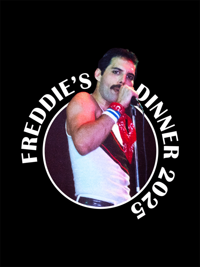 Freddie Mercury met een microfoon komt uit een soort rondje, en om dat rondje heen staat de tekst Freddie's Dinner 2025